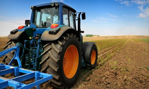 Comment bien choisir votre outillage et vos produits entretenir votre tracteur agricole ?